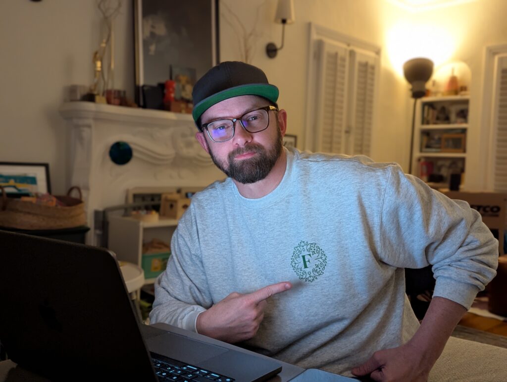 Florentín grey sweatshirt worn indoors