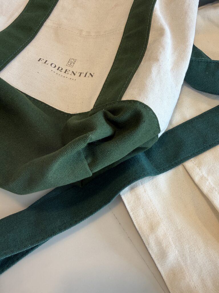 Embroidered Florentín canvas tote with green straps